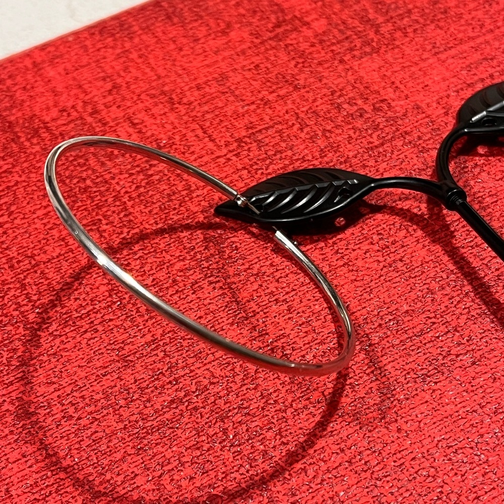 PRE-LOVED AUTHENTIC 14K WHITE GOLD HOOP EARRINGS - Picture 8 of 17
